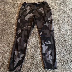 Athleta cropped leggings. Size small